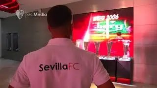 Andr&eacute; Silva visita el Sevilla History Experience