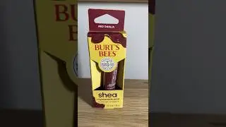 Burt&rsquo;s Bees plumping lip serum - red dahlia