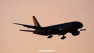 After sunset landing of a 777-200ER of KLM from Captown in R&eacute;union Island