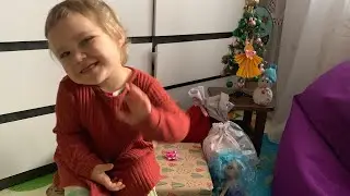عيد ميلاد مجيد! 🌟 من هو 