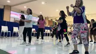 #zumbamom #dancefitness #dance #groupfitness #zumbafitness #zumba #zumbadance 