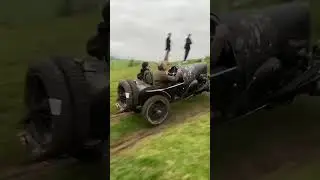 Prewar cars crawling up a hill 🏁 #prewarcar #vintagecar #classiccar