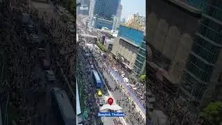 Thousands flee from earthquake in Bangkok