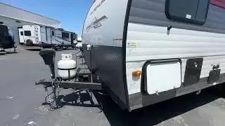 Primetime Avenger 16RD travel trailer. Under 4000lb travel trailer
