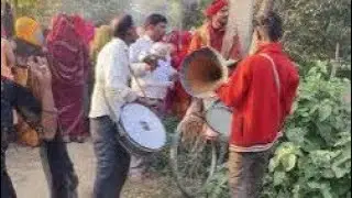 Gaav dehaat me mundan me bandbaja banaate huye