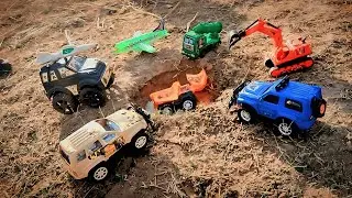 Self loading dump truck stuck in a pit | TOYS ACTION HUB
