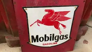 Everything you should know about collecting a Wayne 60s antique showcase gas pump.