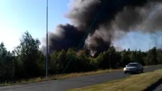 Tehdas tulessa Kemissä 29.06.2011