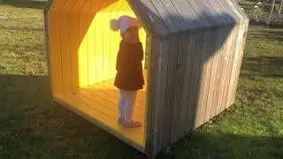 Elsa pretend play in the playground (elsa Anna)