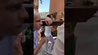 Il SS Crocifisso e San Leone in processione nel borgo di Longi