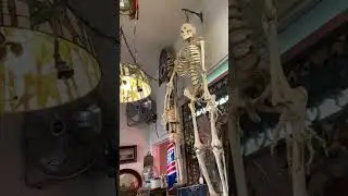 Antiques in central California, USA. Антикварный магазин в Калифорнии, США.