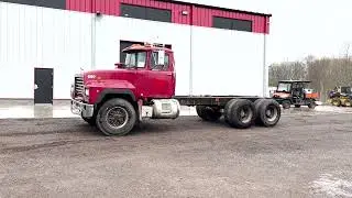 1995 Mack RD Semi Truck