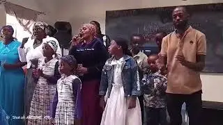 Kongo family praising Elohim together. Be blessed abundantly. 🙏