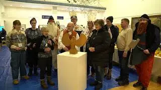 Handover of Tsirk bird - symbol of the Finno-Ugric Capital of Culture programme - to Hancock