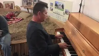 My brother and band play sad asian music.  Мой брат  и друзья  исполняют грустную восточную музыку