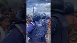 Women student's war of words with the police 🤦&zwj;♂️🤦&zwj;♂️