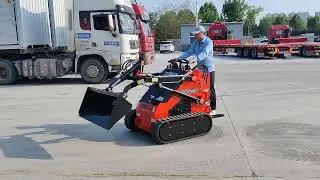 TYPHON STOMP 1,800lbs Mini Skid Steer 23HP Gas EPA B & S Engine with ordinary bucket