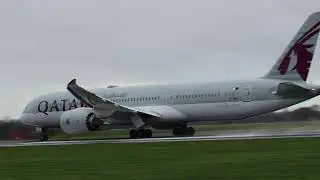 Qatar 787-9 dreamliner departing
