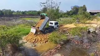 Genius at work: Excellent Komatsu D21P solves Making Road puzzles!