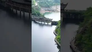 A hidden paradise in the deep mountains of Zhejiang, with lush greenery and cascading waterfalls
