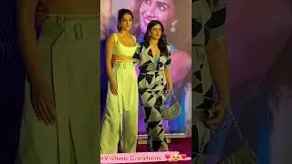 💞😘 Kriti Sanon With Sister Nupur Sanon 👌 Both Smiling Faces 😊 Cute #kritisanon #nupursanon🌹Bollywood