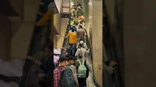 Delhi Metro 🚆 #delhi #delhimetro #city #crowded #rush #life #scenes #scenario #cinematicdreams