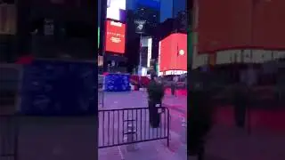 NY coronavirus: Empty Time Square 纽约疫情: 空荡的时代广场