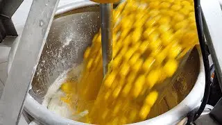Amazing scale! Homemade Waffles with 300 Eggs - Korean street food