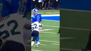 Seahawks LB #52 Darrell Taylor with a crazy late hit on the QB. ☹️🤬🫣