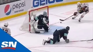 Jones Completes Pretty Passing Play By The Blackhawks