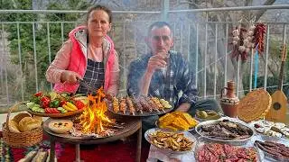 Traditional Albanian Lunch 🍴🇦🇱 – Cooked Over Open Flames 🔥🏡