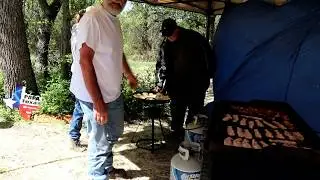 Завтрак в лагере с PAPA Texas!