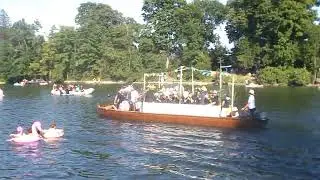 Schunkelndes Boot der Musikkapelle Dellmensingen auf der Nabada 2022