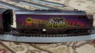 Running Classic TV Series Batman Train on the floor - HO Scale Hawthorne Village Bradford Exchange