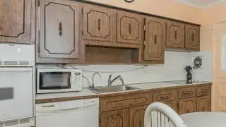 23 Gainsville Dr, Plainview, NY 11803