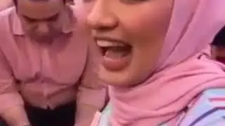 Neelofa jawap gosip percintaan dengan Hans Isaac