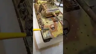 Rain streaks in 60 seconds! A short tutorial on how to add rain streaks to your scale models 👌