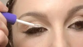 How to remove Revlon&reg; Lashes with Revlon&reg; Lash Adhesive Remover