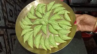 অনেকেই জানোনা পালং শাকের পুলি পিঠা/দেখতে যতটা সুন্দর খেতে তার থেকে বেশি ভালো#palong saker pitha 