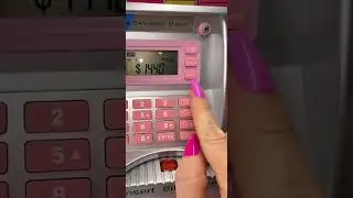 Мини-банкомат, который на самом деле работает как копилка, в розовом цвете #миниатюрныйбанкомат #...