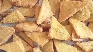 Tasty maize flour snacks!triangle chips! maize flour recipe @AniesKitchen-e9j 