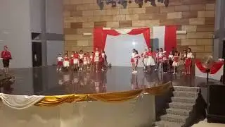 Parade awal Lomba Fashion Show Casual Merah Putih - Sintang