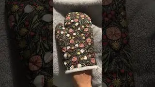 Sewing an oven mitt! Pattern by @seekatesew #quilting #shorts #pattern #tutorial