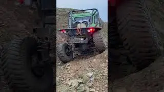 Defender trayback flexing it out! #offroad #offroading #landrover #defender90