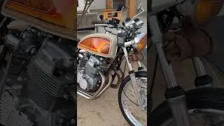 Гонка на мотоцикле Honda CB750 в стиле кафе-рейсер на шоу Paradise Road Show #DicEtv