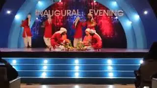Kashmiri dance man Di moj Wich Hasna khelna performance versatile dance group