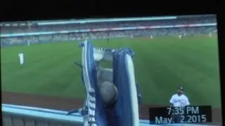 ARI@LAD: Fan records himself making catch on a homer