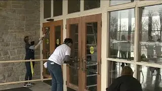 Volunteers help renovate Belle Isle Park