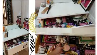 Cleaning out my Makeup vanity ✨ organizing, Cleaning & Decorating