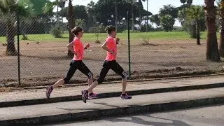 Anna und Lisa Hahner laufen 1000er im Trainingslager in Spanien